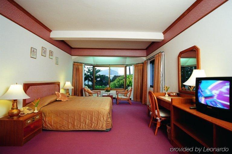Palmeraie Beach Hotel, Rayong Ban Ang Exterior foto