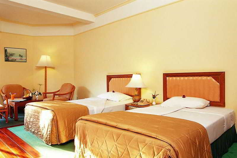Palmeraie Beach Hotel, Rayong Ban Ang Exterior foto
